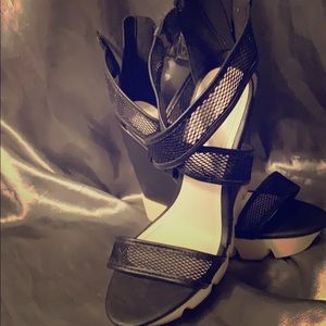 Black and White Bamboo Wedges Size 8
